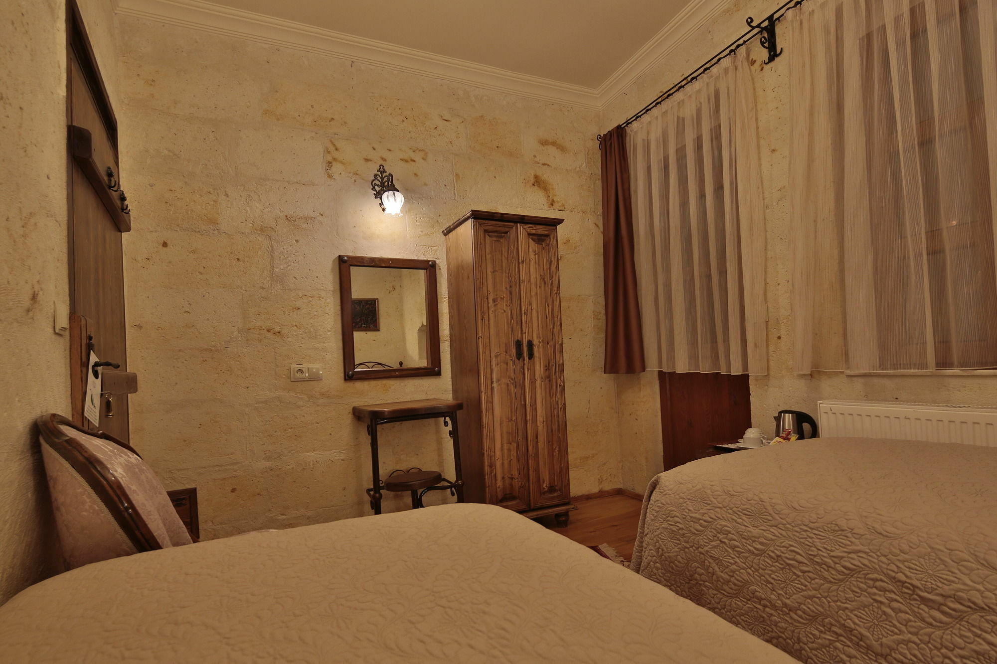 Vista Cave Hotel 2*